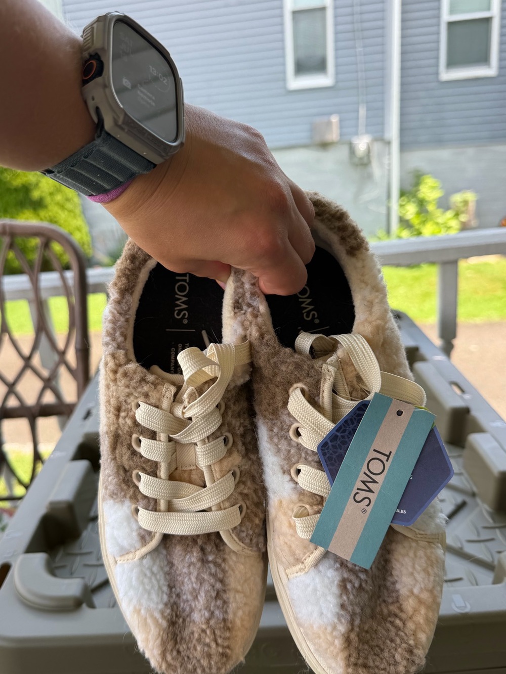 TOMS NWT Lace-Up Sneakers in Beige and Cream
